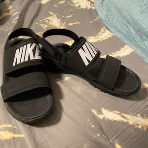 black nike sandals